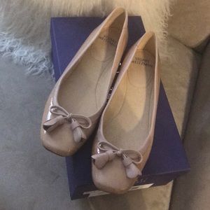 Stuart Weitzman Tulipbow Flat Tan Size 7
